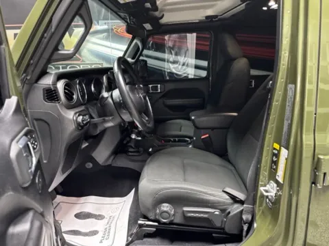 More photos of 2021 Jeep Gladiator Sport at Seay Motors, KY