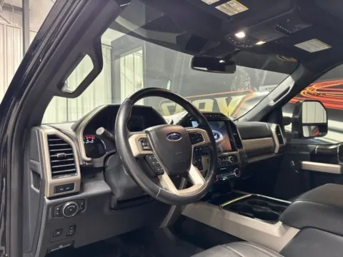 More photos of 2022 Ford F-350SD Lariat at Seay Motors, KY