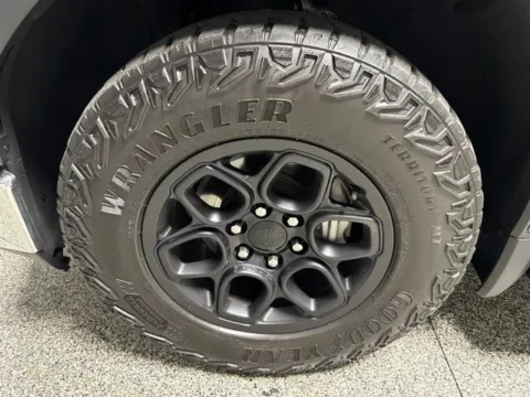 Another view of 2020 GMC Sierra 1500 SLT for sale in Mayfield, KY at Seay Motors