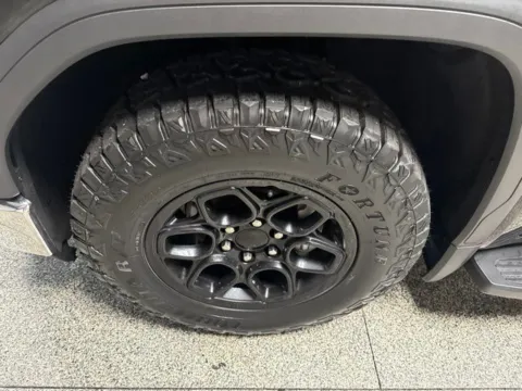 More photos of 2020 GMC Sierra 1500 SLT at Seay Motors, KY