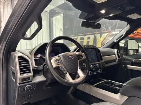 More photos of 2022 Ford F-250SD Lariat at Seay Motors, KY