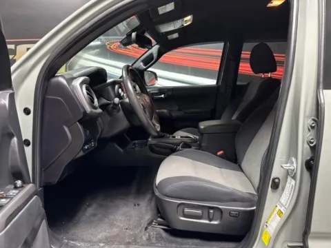 More photos of 2023 Toyota Tacoma TRD Sport at Seay Motors, KY