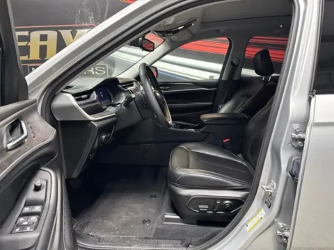 More photos of 2023 Jeep Grand Cherokee L Limited at Seay Motors, KY