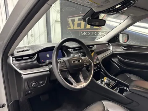 More photos of 2023 Jeep Grand Cherokee L Limited at Seay Motors, KY