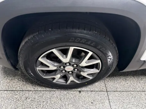 More photos of 2023 GMC Acadia SLE at Seay Motors, KY