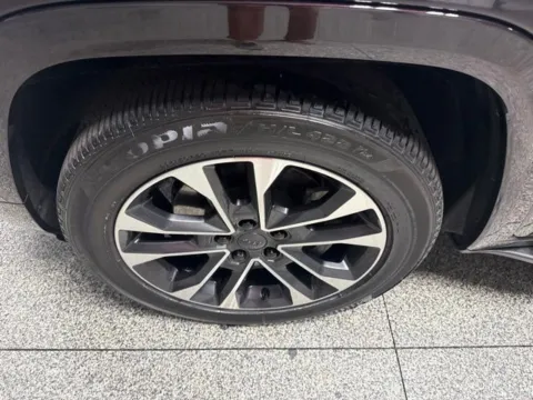 More photos of 2023 Jeep Grand Cherokee L Overland at Seay Motors, KY