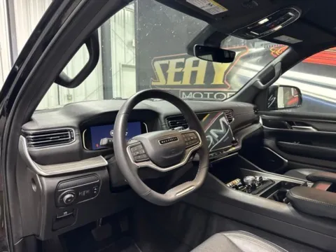 More photos of 2024 Jeep Wagoneer Series III at Seay Motors, KY