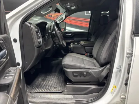 More photos of 2022 Chevrolet Silverado 2500HD LT at Seay Motors, KY