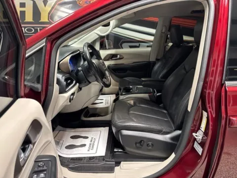 More photos of 2017 Chrysler Pacifica Touring L Plus at Seay Motors, KY