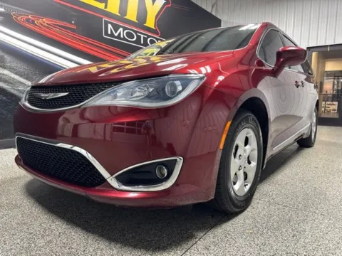 Photos of 2017 Chrysler Pacifica Touring L Plus for sale in Mayfield, KY at Seay Motors