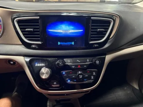 More photos of 2017 Chrysler Pacifica Touring L Plus at Seay Motors, KY