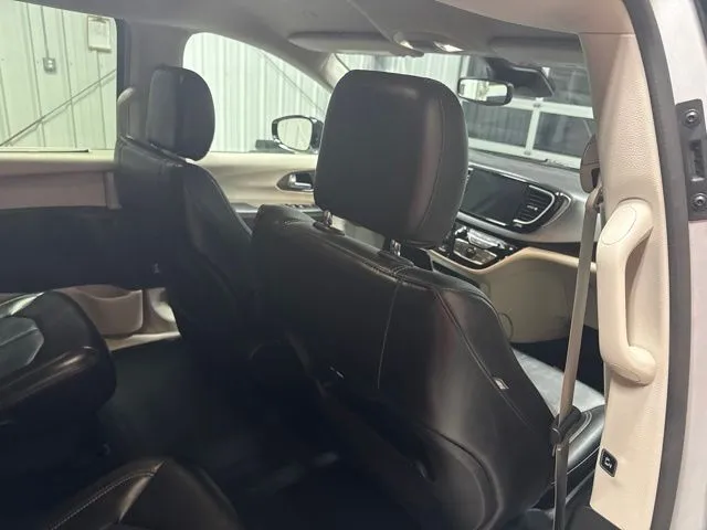 2024 Chrysler Pacifica Touring L - Photo 22
