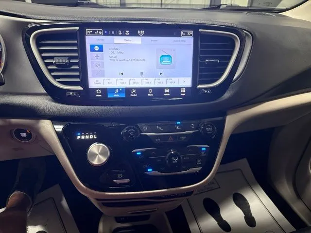 2024 Chrysler Pacifica Touring L - Photo 8