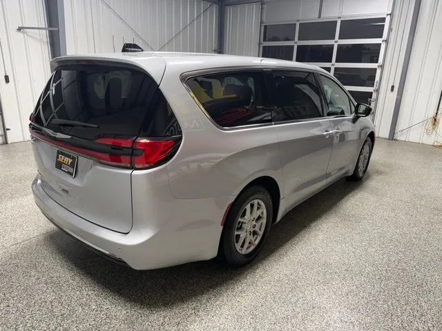 2024 Chrysler Pacifica Touring L - Photo 19