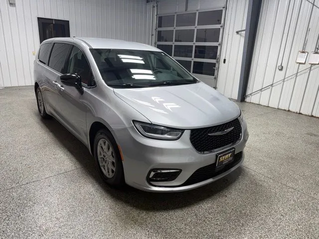 2024 Chrysler Pacifica Touring L - Photo 27