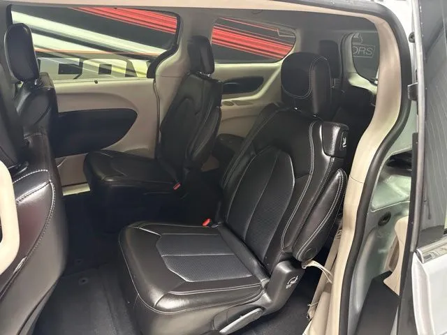 2024 Chrysler Pacifica Touring L - Photo 12