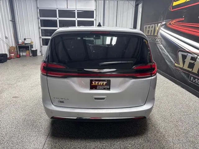2024 Chrysler Pacifica Touring L - Photo 16