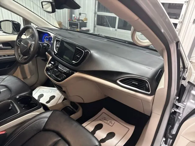 2024 Chrysler Pacifica Touring L - Photo 24