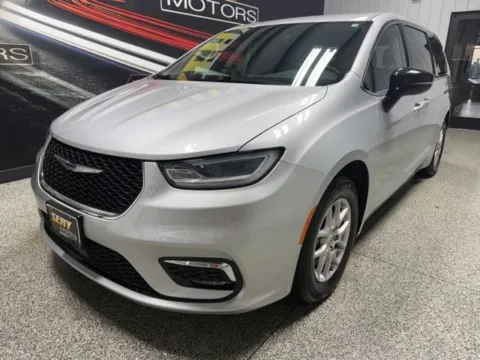 Photos of 2024 Chrysler Pacifica Touring L for sale in Mayfield, KY at Seay Motors