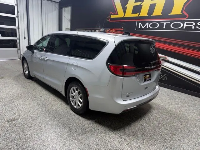 2024 Chrysler Pacifica Touring L - Photo 15