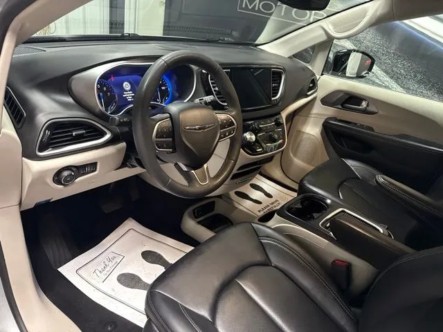 2024 Chrysler Pacifica Touring L - Photo 6