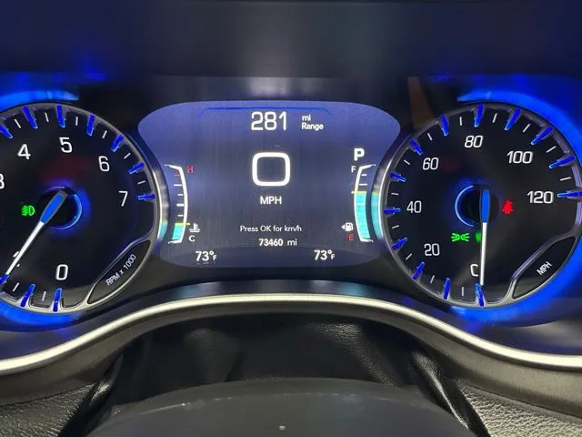 2024 Chrysler Pacifica Touring L - Photo 10