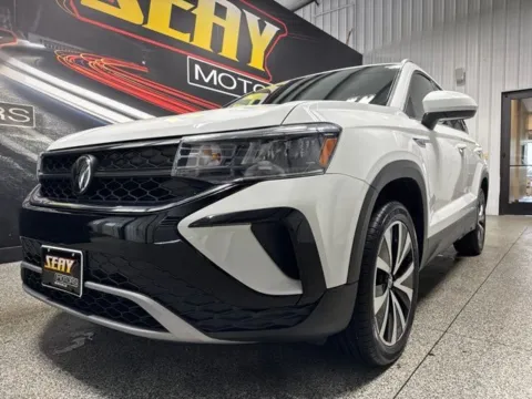 Photos of 2024 Volkswagen Taos 1.5T SE for sale in Mayfield, KY at Seay Motors