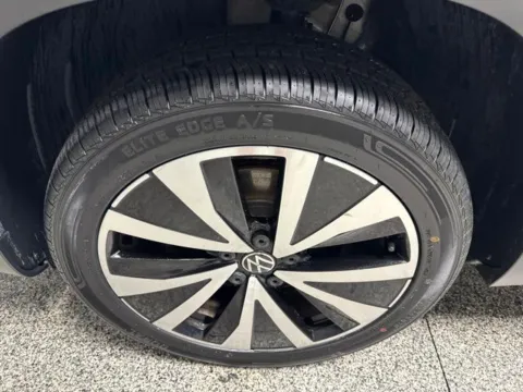 More photos of 2024 Volkswagen Taos 1.5T SE at Seay Motors, KY