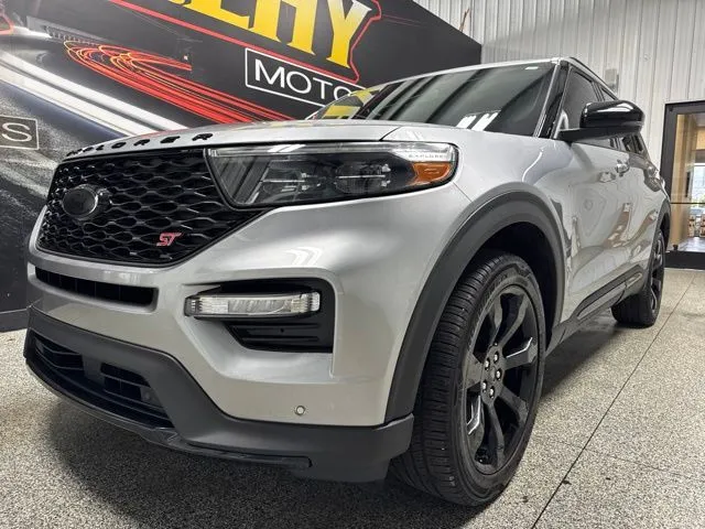2023 Ford Explorer ST - Photo 2
