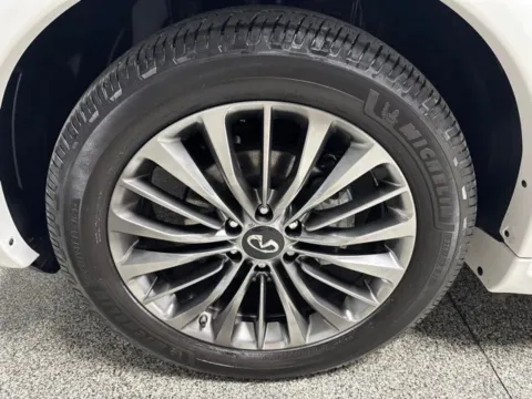 More photos of 2021 INFINITI QX80 Sensory at Seay Motors, KY