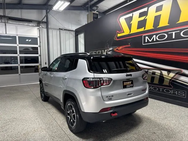 2025 Jeep Compass Trailhawk - Photo 17