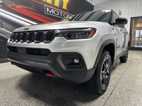 Photos of 2025 Jeep Compass Trailhawk for sale in Mayfield, KY at Seay Motors