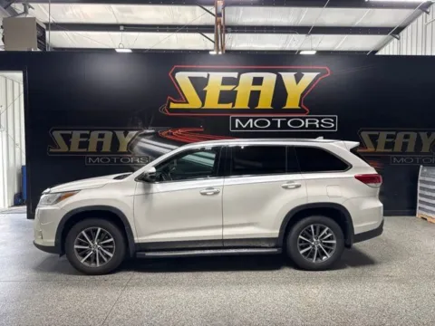 Photos of 2019 Toyota Highlander XLE for sale in Mayfield, KY at Seay Motors