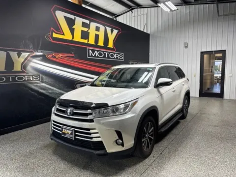 White 2019 Toyota Highlander XLE for sale in Mayfield, KY