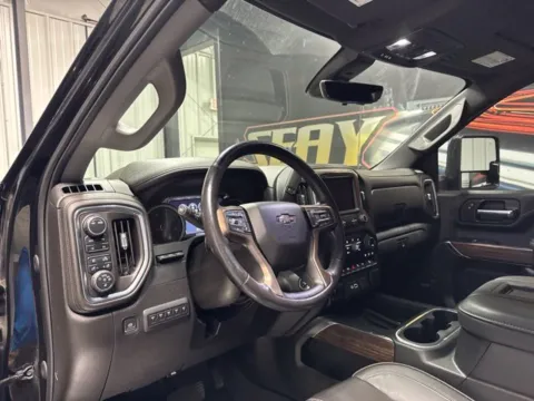More photos of 2022 Chevrolet Silverado 2500 HD High Country at Seay Motors, KY