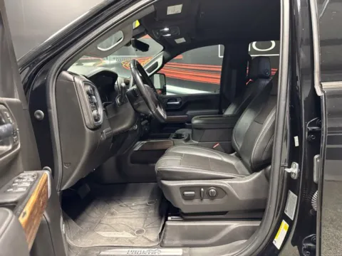 More photos of 2022 Chevrolet Silverado 2500 HD High Country at Seay Motors, KY