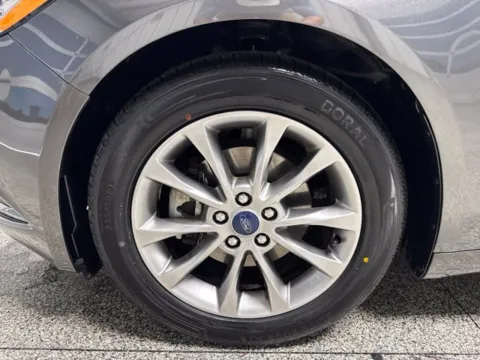 More photos of 2017 Ford Fusion SE at Seay Motors, KY