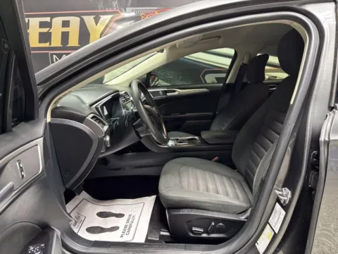 More photos of 2017 Ford Fusion SE at Seay Motors, KY