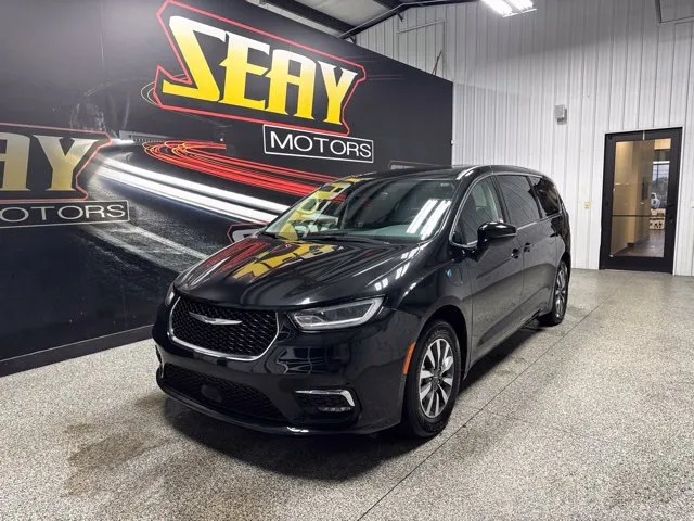 2024 Chrysler Pacifica PHEV