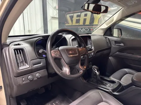 More photos of 2022 GMC Canyon AT4 w/Cloth at Seay Motors, KY