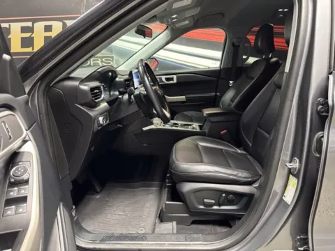 More photos of 2021 Ford Explorer XLT at Seay Motors, KY