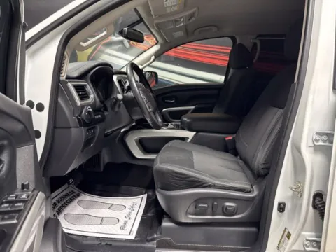 More photos of 2018 Nissan Titan SV at Seay Motors, KY
