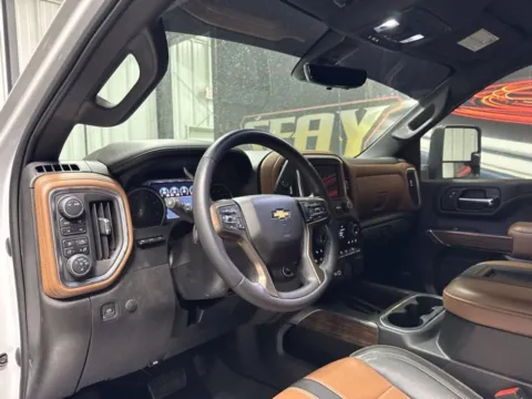 More photos of 2022 Chevrolet Silverado 2500 HD High Country at Seay Motors, KY