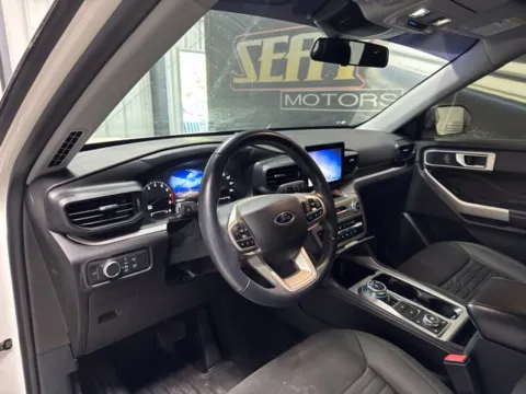 More photos of 2021 Ford Explorer XLT at Seay Motors, KY