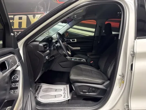 More photos of 2021 Ford Explorer XLT at Seay Motors, KY