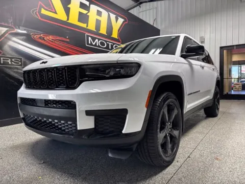 Photos of 2023 Jeep Grand Cherokee L Altitude for sale in Mayfield, KY at Seay Motors