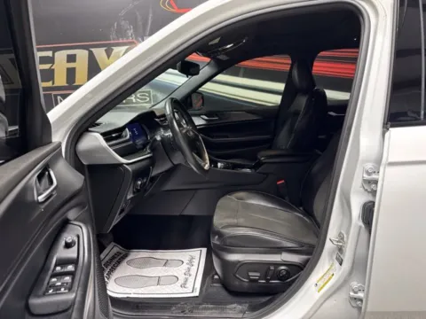 More photos of 2023 Jeep Grand Cherokee L Altitude at Seay Motors, KY