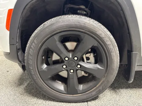 Another view of 2023 Jeep Grand Cherokee L Altitude for sale in Mayfield, KY at Seay Motors