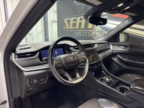 More photos of 2023 Jeep Grand Cherokee L Altitude at Seay Motors, KY
