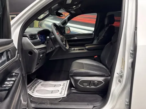 More photos of 2024 Jeep Wagoneer L Series II at Seay Motors, KY